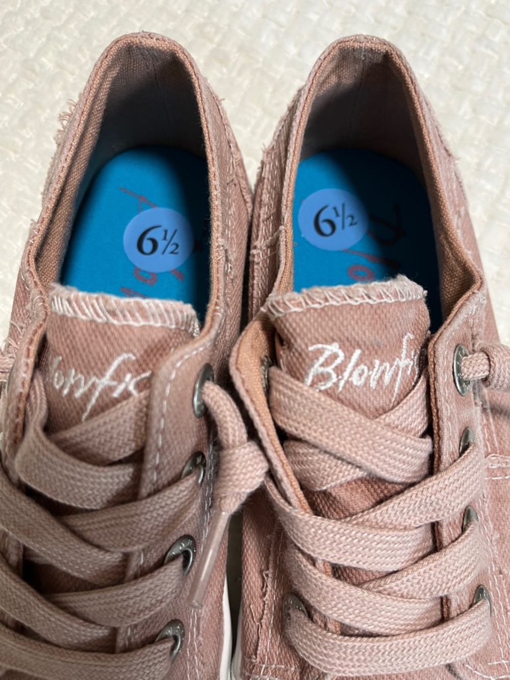 Blowfish Tennis Shoes NWOT - Picture 2 of 4